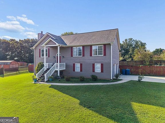 2nd image of 652 Thorn Brook Rdg