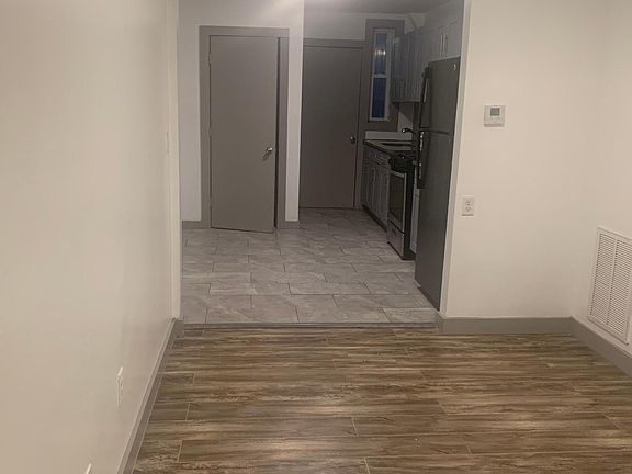 3rd image of 141 Wilson Ave APT 1R