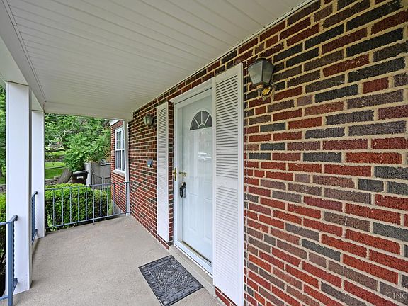 3rd image of 3726 Meadowview Dr
