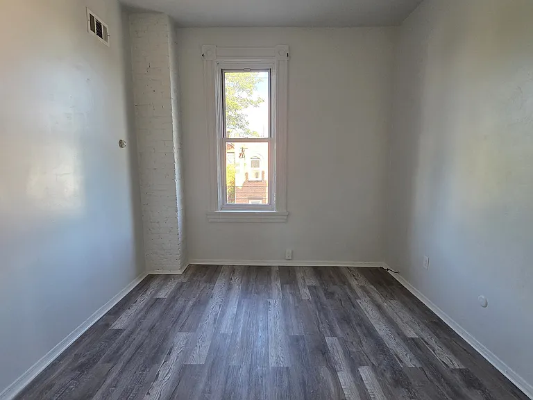 621-623 Lincoln Ave #4 — Photo 6