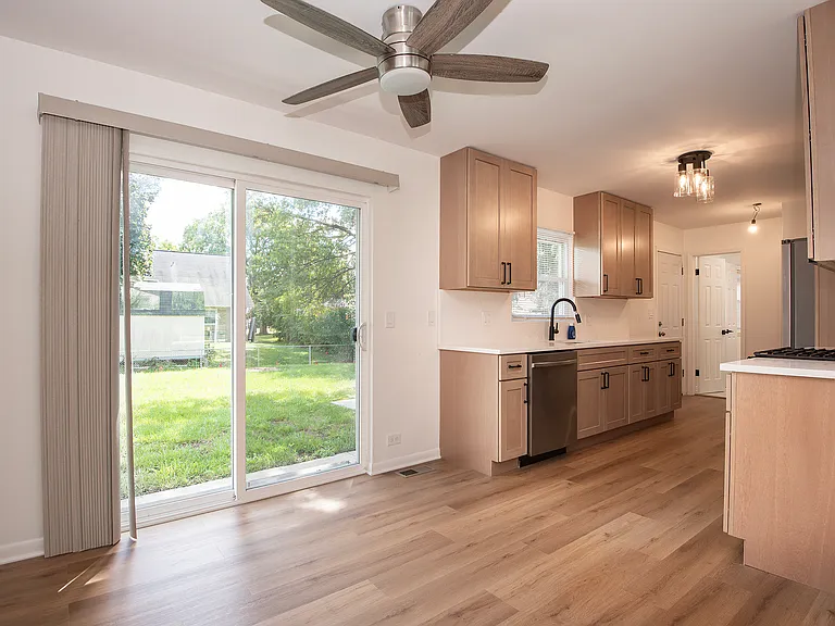 1021 Lonsdale Rd — Photo 4
