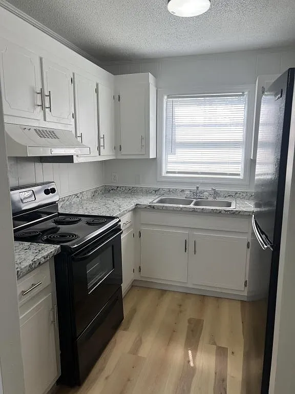 713 N Coffee Rd — Photo 1