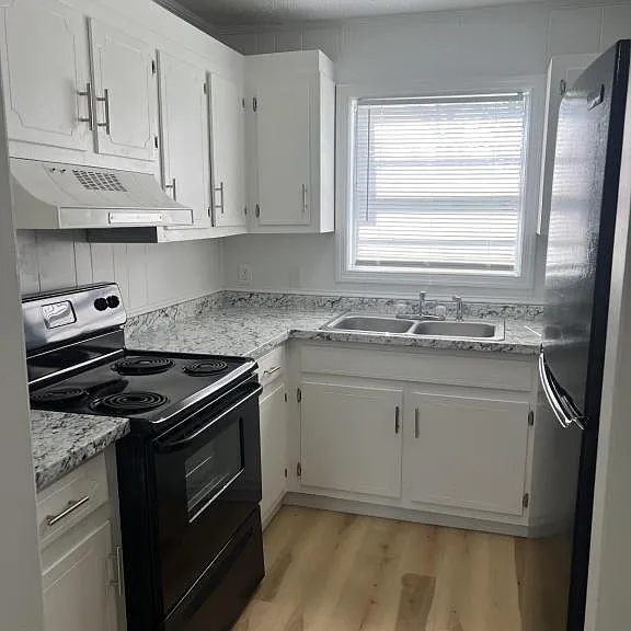 713 N Coffee Rd — Photo 1