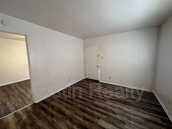 5th image of 3704 Greenwood Blvd #29
