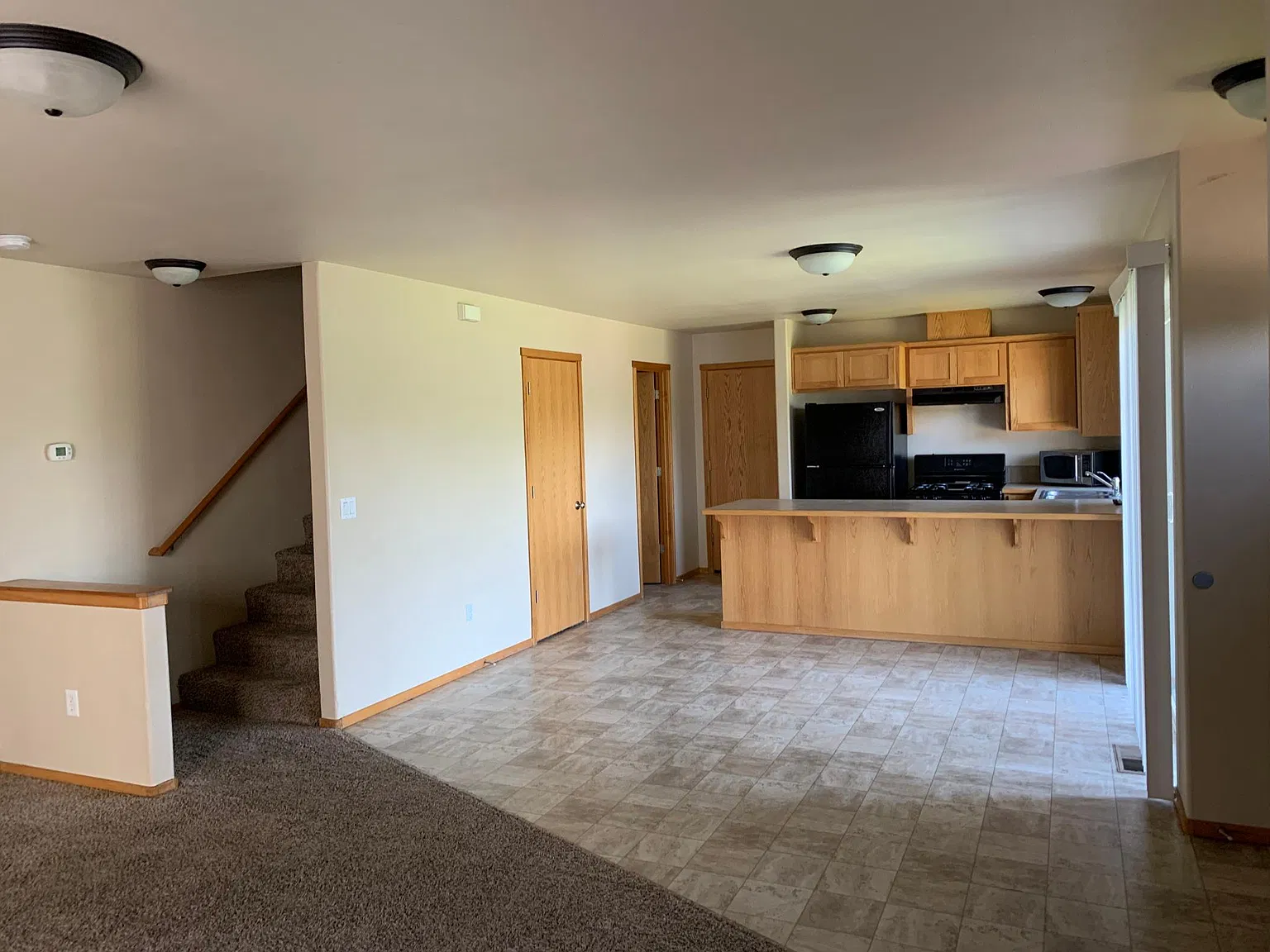 3 bed, 2.5 bath, 1412 sqft, $2,300 — Photo 3
