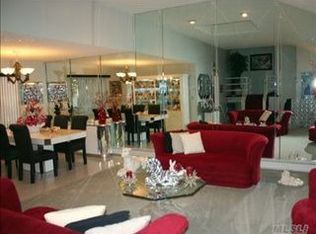 286 N Nassau Ave, North Massapequa, NY 11758