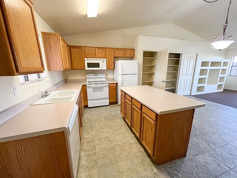 330 S Arnold Ter #B — Photo 3