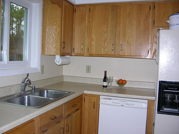 5th image of 131 Winston Dr