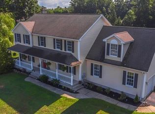 4 Hidden Pl, Southwick, MA 01077