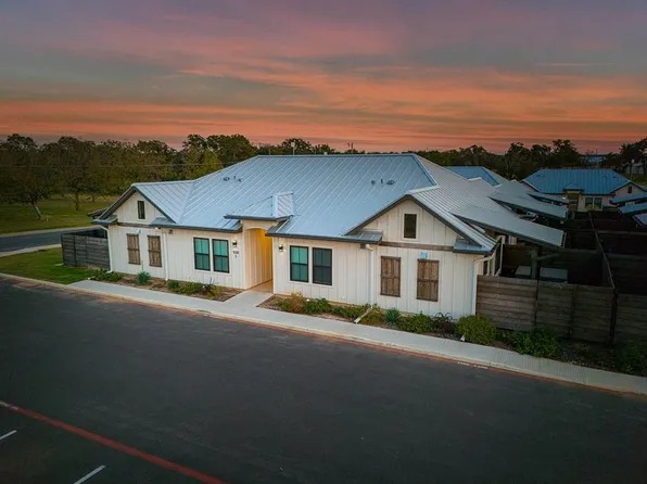 930 S Eagle St #104, Fredericksburg, TX 78624