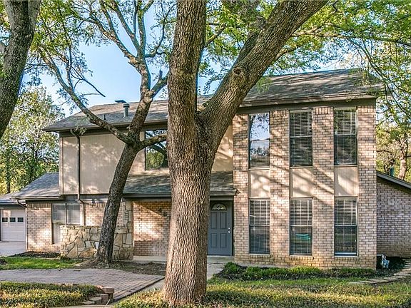 2nd image of 4814 Hidden Oaks Ln
