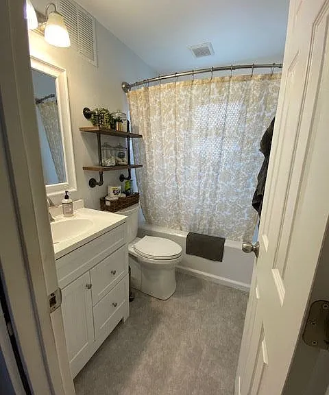1121 Rose St — Photo 3