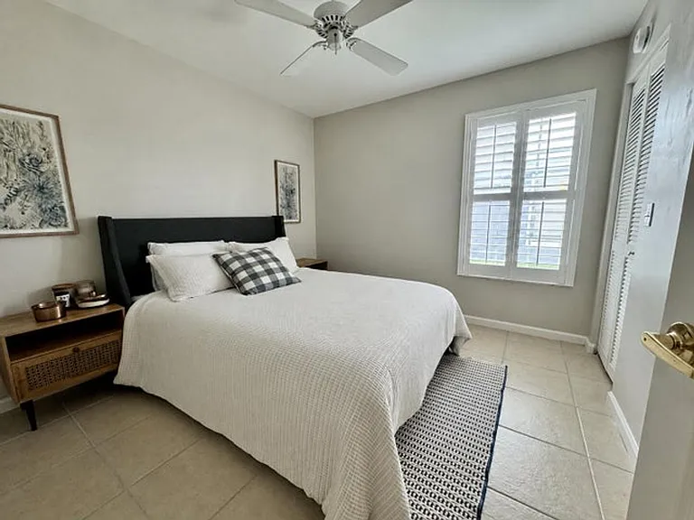 6135 Drake St — Photo 11