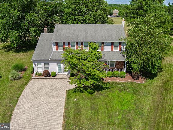 2nd image of 487 Cambridge Ln