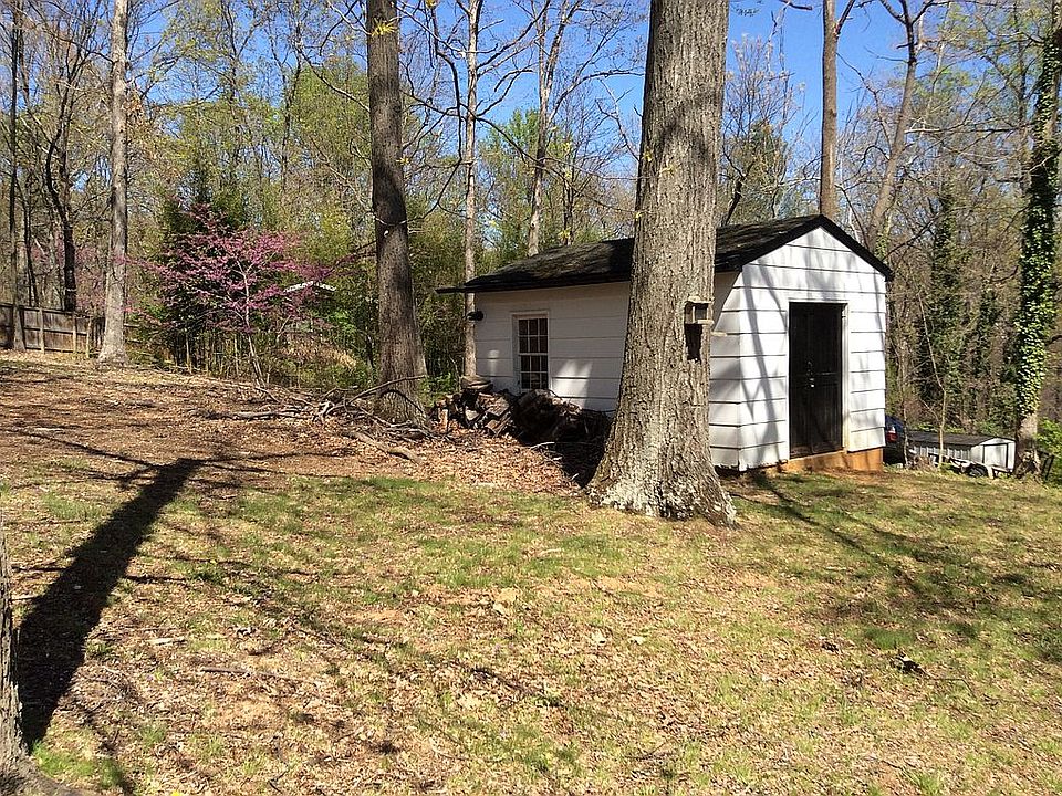 2nd image of 15902 Quaker Rd