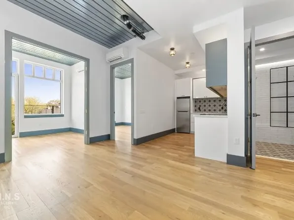 412 Evergreen Avenue image 1 of 18