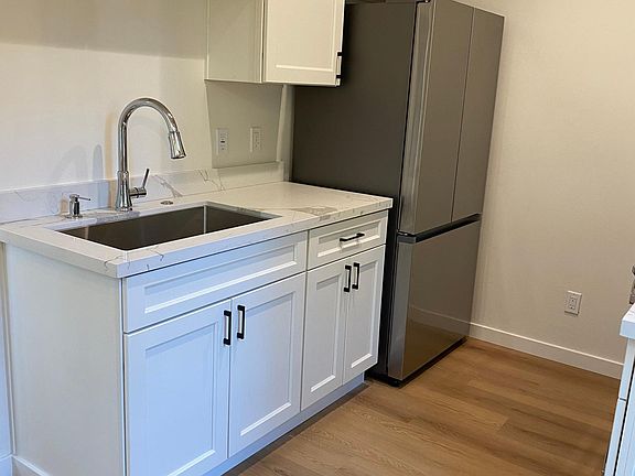 5th image of 12 Juniper Ct #B