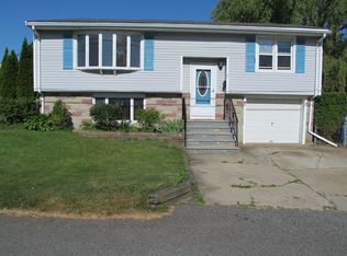 16 Rosa Ter, Newport, RI 02840