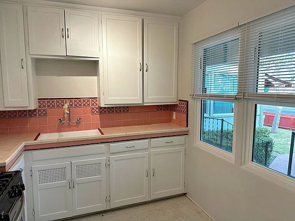 2nd image of 4760 College Ave #4760