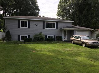 19 Oak Grove Rd, Springfield, MI 49037