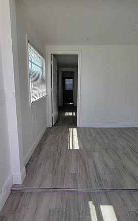 4th image of 912 8th St #B