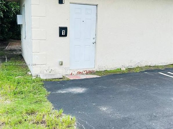 640 SW 9th Ct APT 1