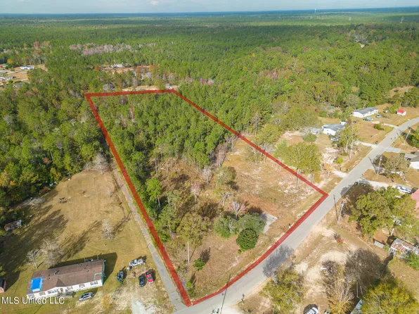 19093 Jabour Dr, Saucier, MS 39574