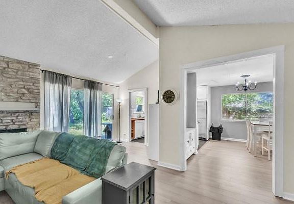 3rd image of 2109 N Cannes Dr