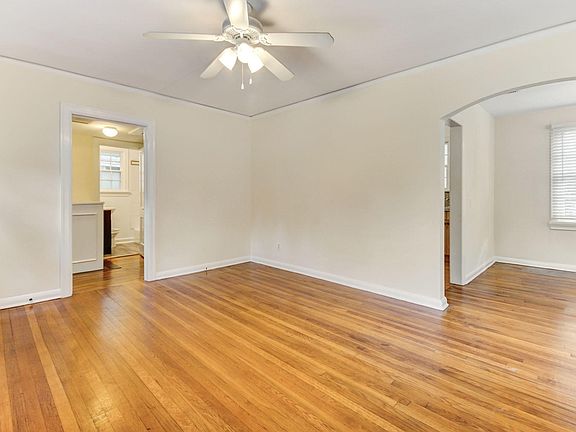 4th image of 2619 Iroquois Ave
