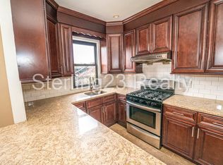 32-28 32nd St #2F, Astoria, NY 11106