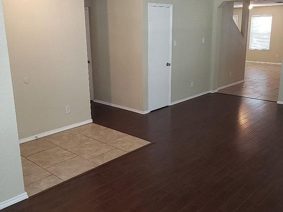 2nd image of 8039 Ashwood Pointe