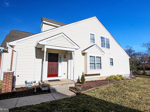 4th image of 425 E Red Lion Dr