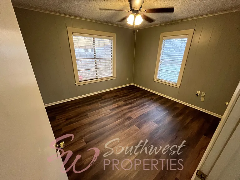 726 N Barton St — Photo 9