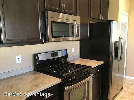 2nd image of 601 Menaul Blvd NW #401