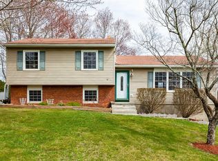 45 Mandalay Dr, Poughkeepsie, NY 12603