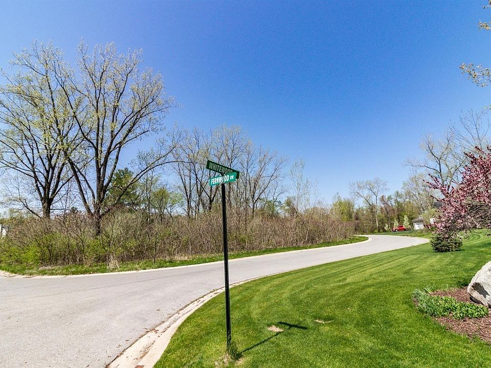 2nd image of 498 Whitewood Dr