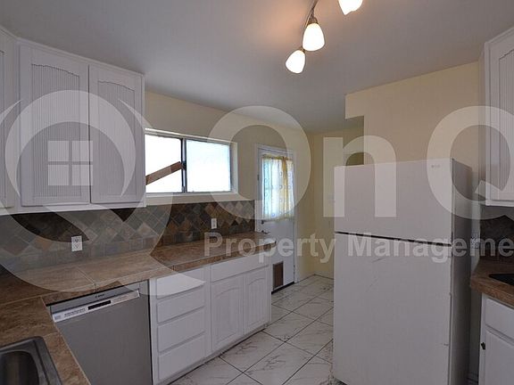 2nd image of 3004 W Solano Dr N