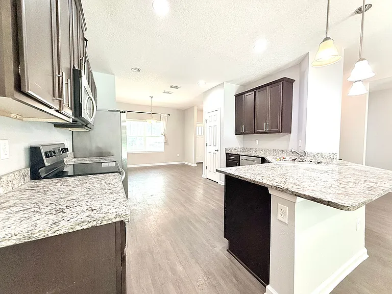 6822 McMullin St — Photo 10