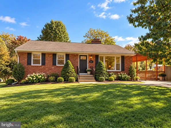 7540 Axton St, Springfield, VA 22151
