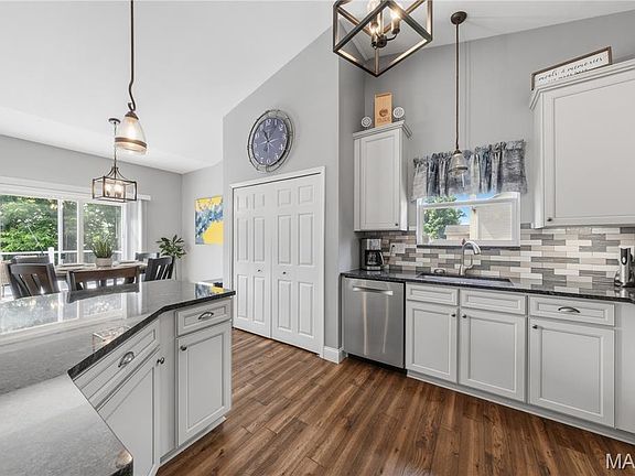 3rd image of 648 Wyndview Dr