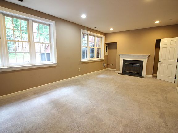 4th image of 115 Crofton Hill Ln