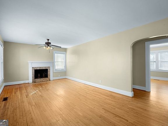 5th image of 611 Briarwood Cir NW