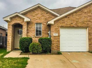 905 Walnut St, Burleson, TX 76028