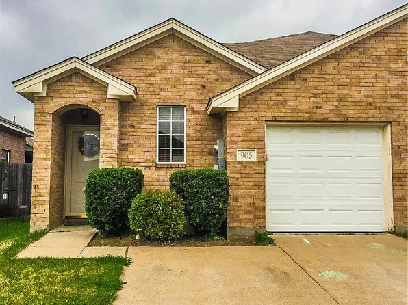 905 Walnut St, Burleson, TX 76028