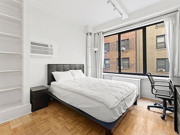 4th image of 118 W 72nd St APT 303