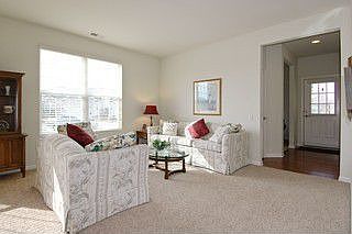 Foyer/Living Room