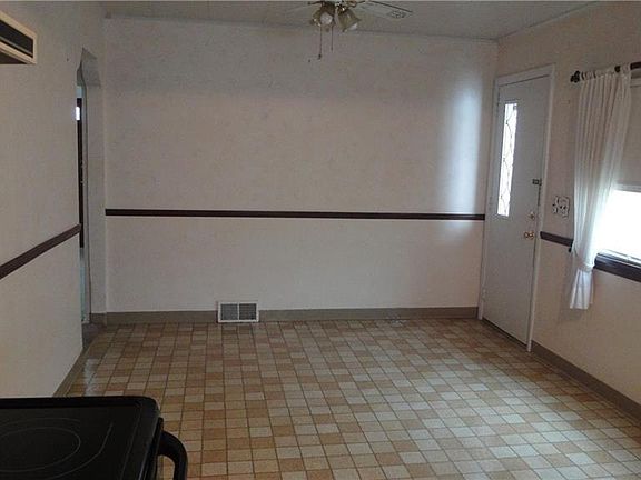 3rd image of 3039 Livingston Ave