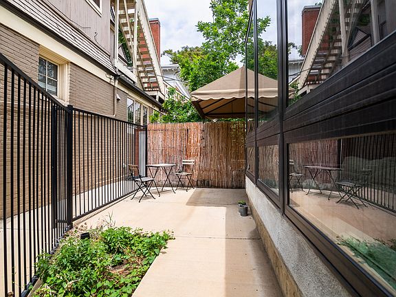5th image of 924 N Logan St #4185880