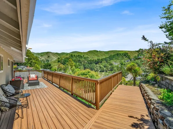 1043 Yosemite Dr, Pacifica, CA 94044