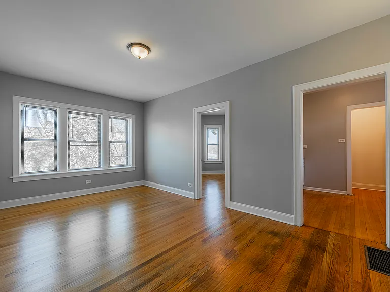 2056 W Arthur Ave #3W — Photo 2